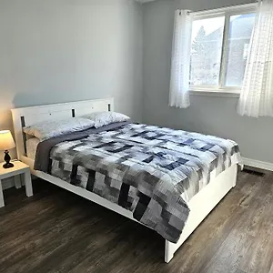 Modern Quiet By The Airport Homestay